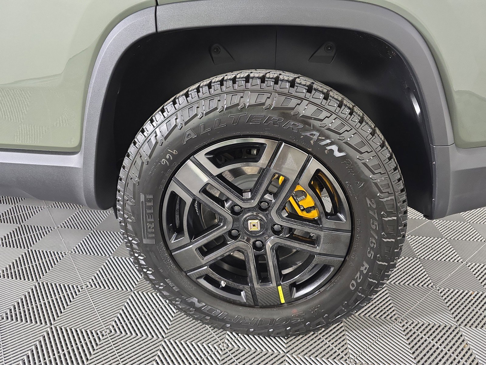 Used 2023 Rivian R1S Launch Edition image 10