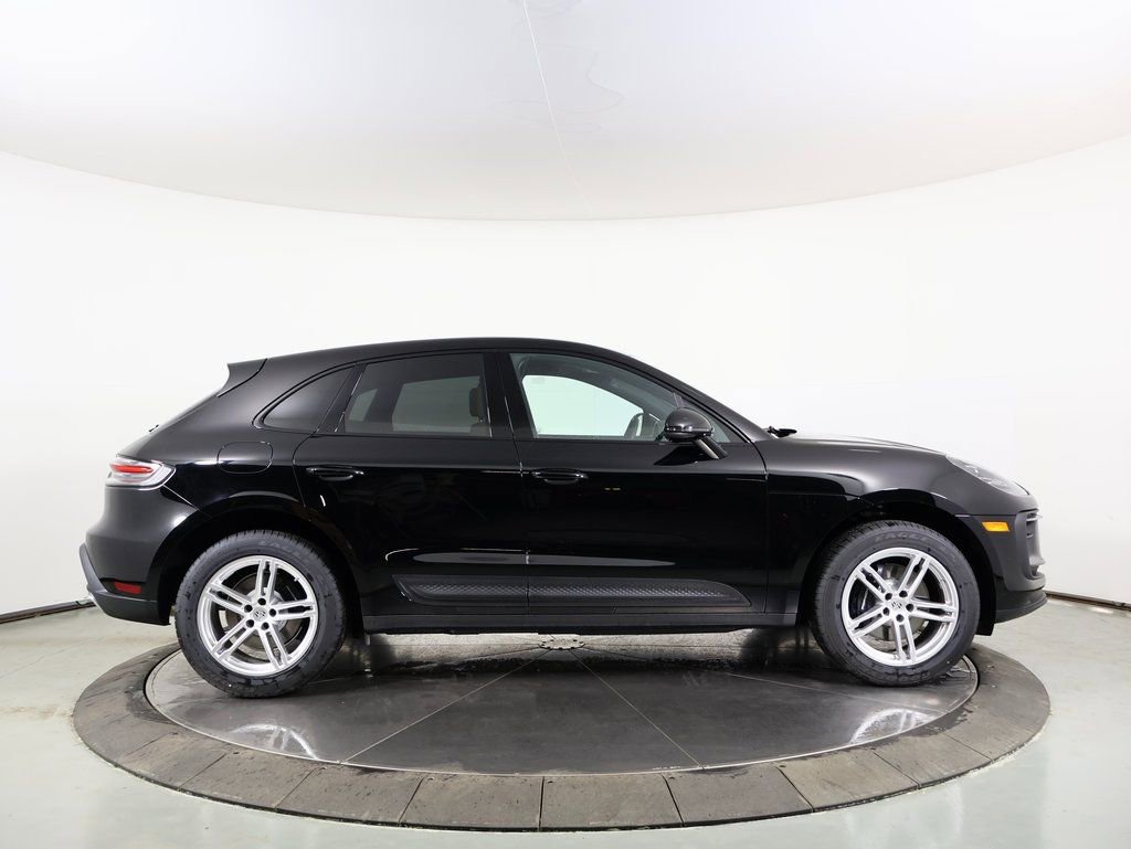 Certified 2025 Porsche Macan image 28