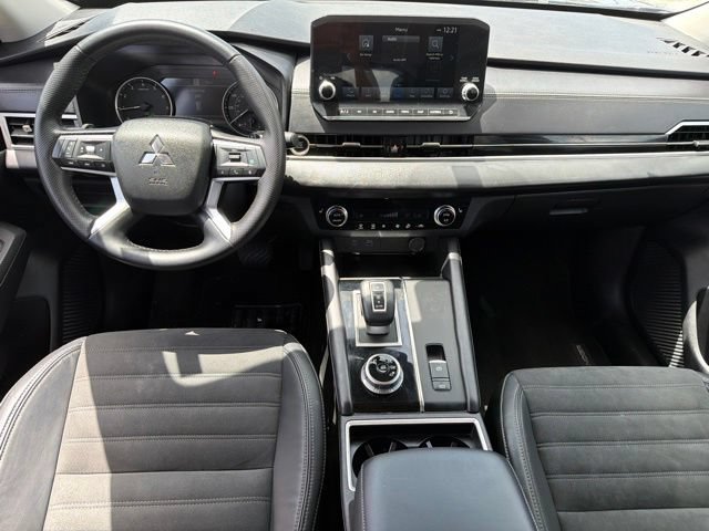 Used 2023 Mitsubishi Outlander SE FWD image 15
