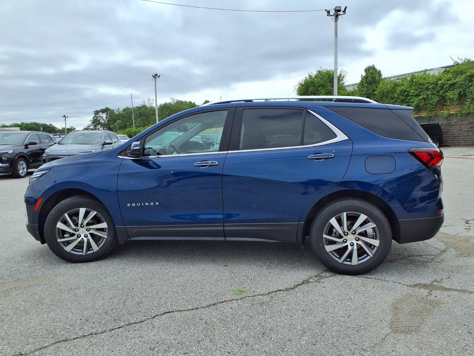 Used 2022 Chevrolet Equinox Premier AWD/4WD image 36