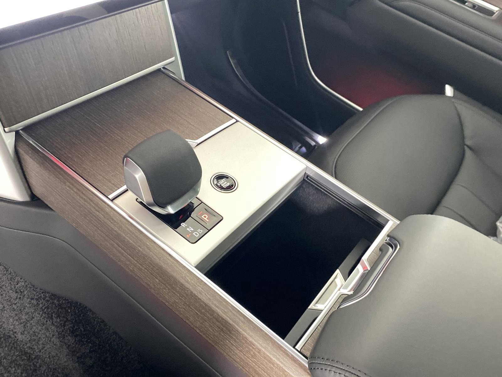 New 2025 Land Rover Range Rover SE image 18