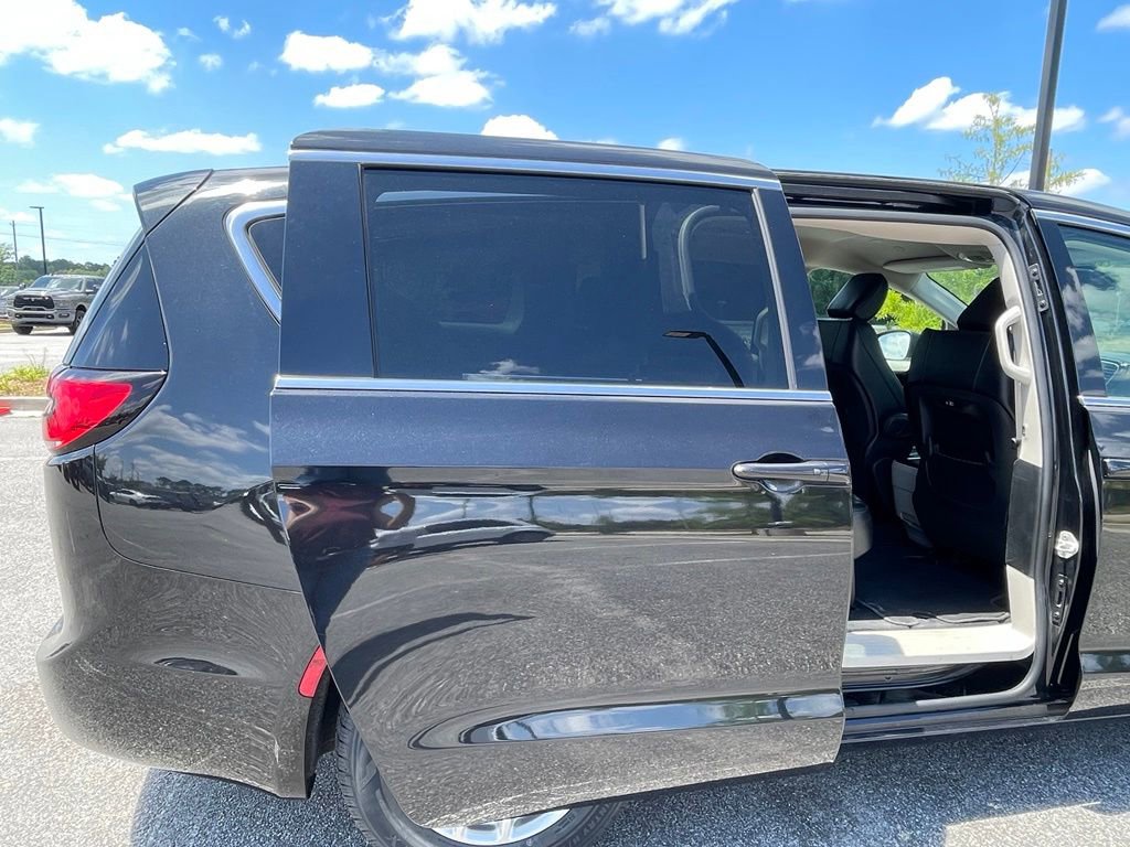 Certified 2023 Chrysler Pacifica Touring-L FWD image 55