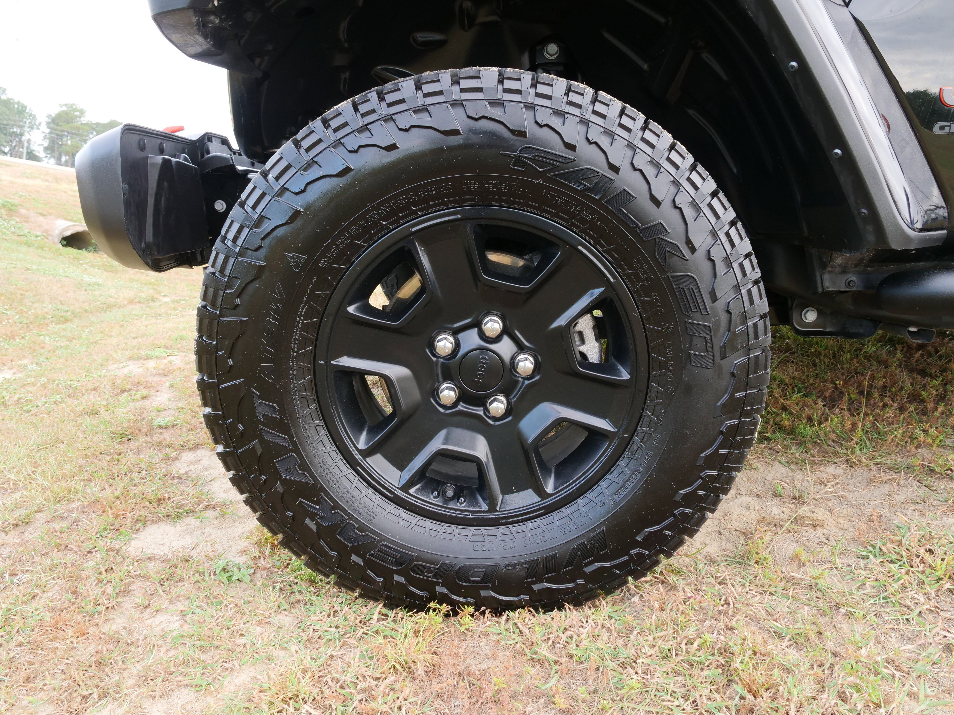 Used 2023 Jeep Gladiator Mojave w/ Cold Weather Group image 14