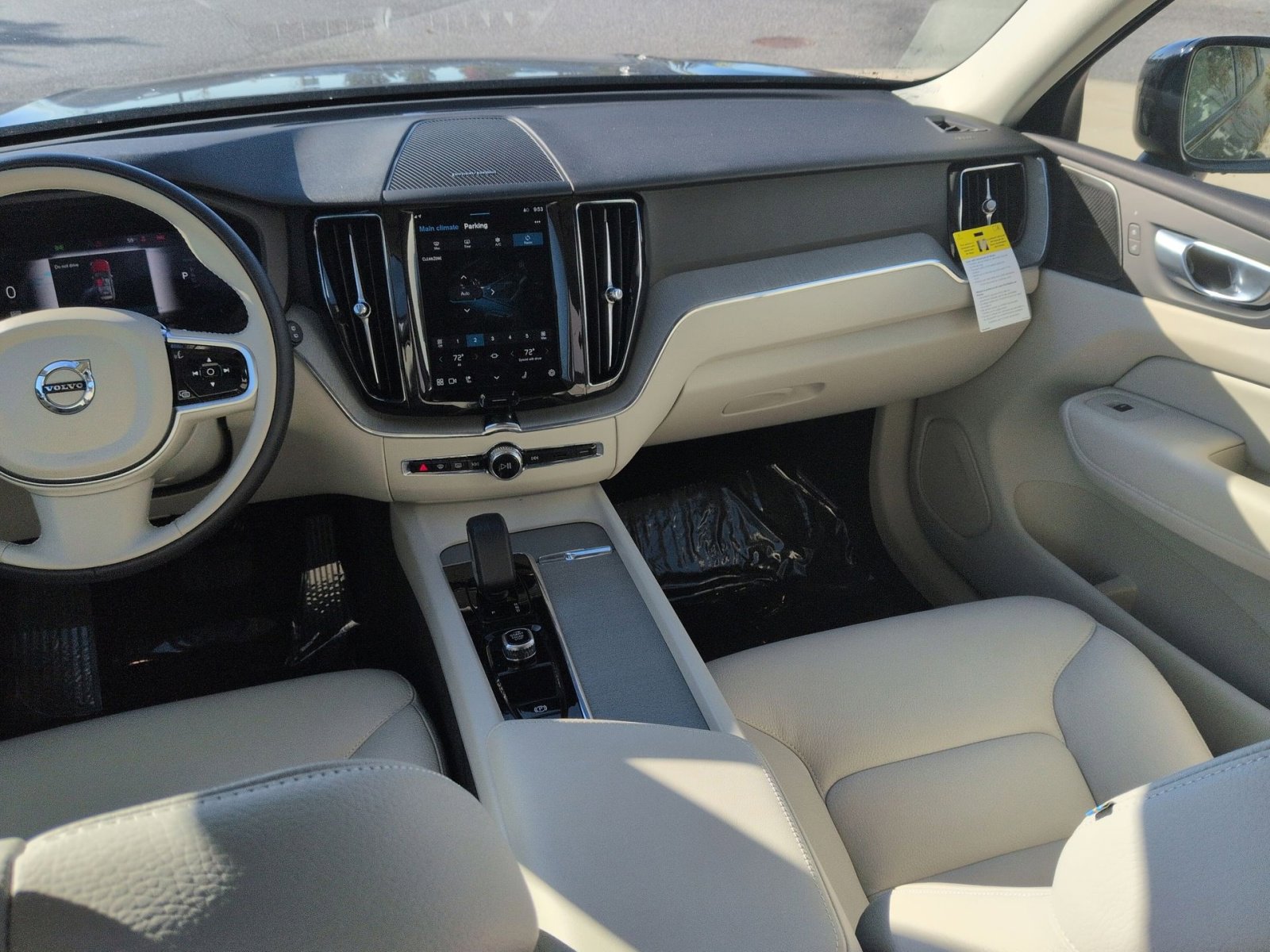 New 2025 Volvo XC60 T8 Plus w/ Protection Package Premier image 23