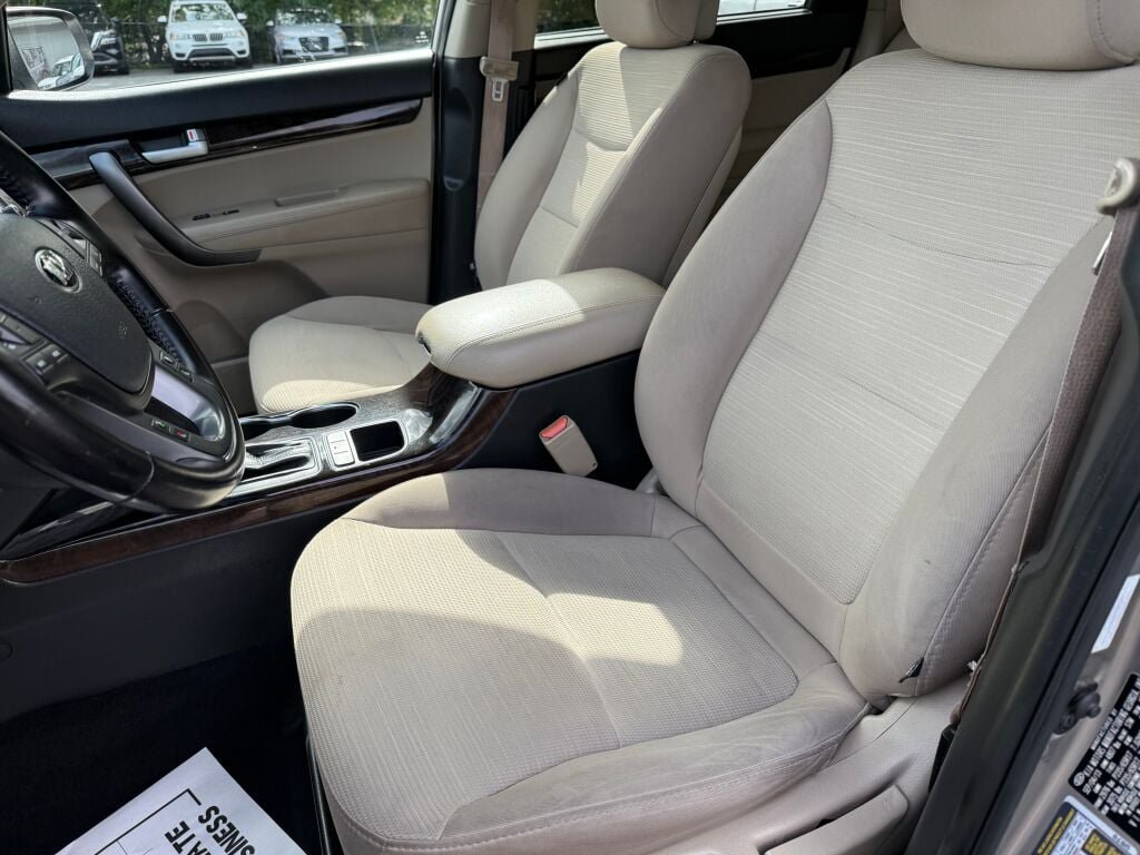 Used 2014 Kia Sorento LX FWD image 10