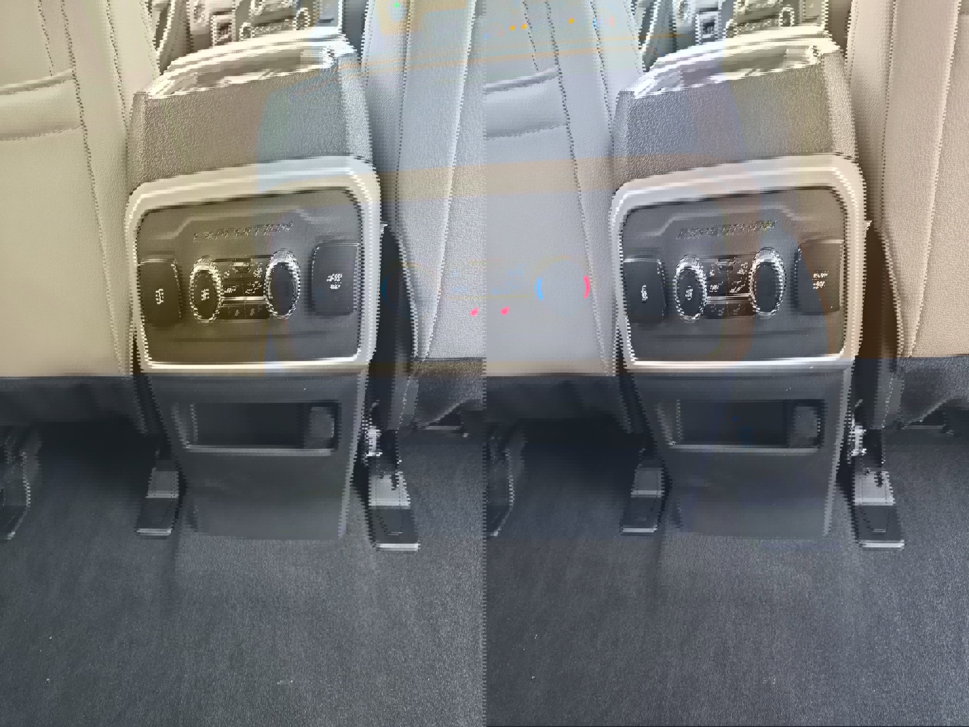 Used 2024 Ford Expedition Limited image 13