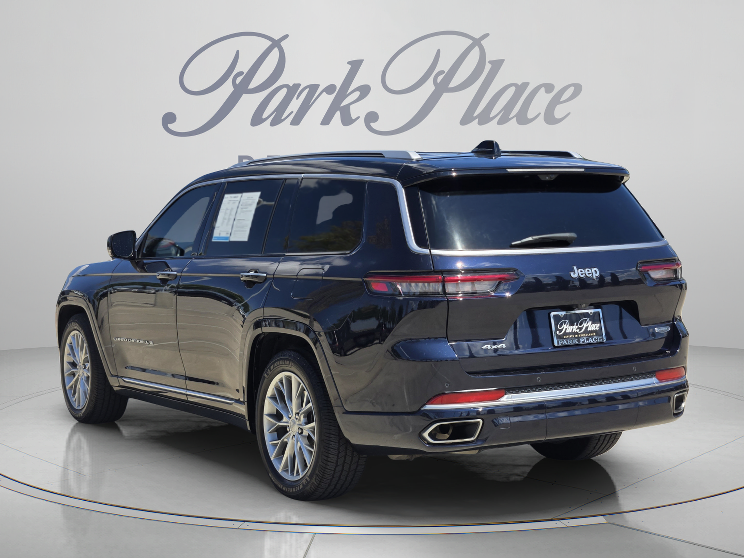 Used 2023 Jeep Grand Cherokee L Summit w/ Advanced Protech Group IV AWD/4WD image 2