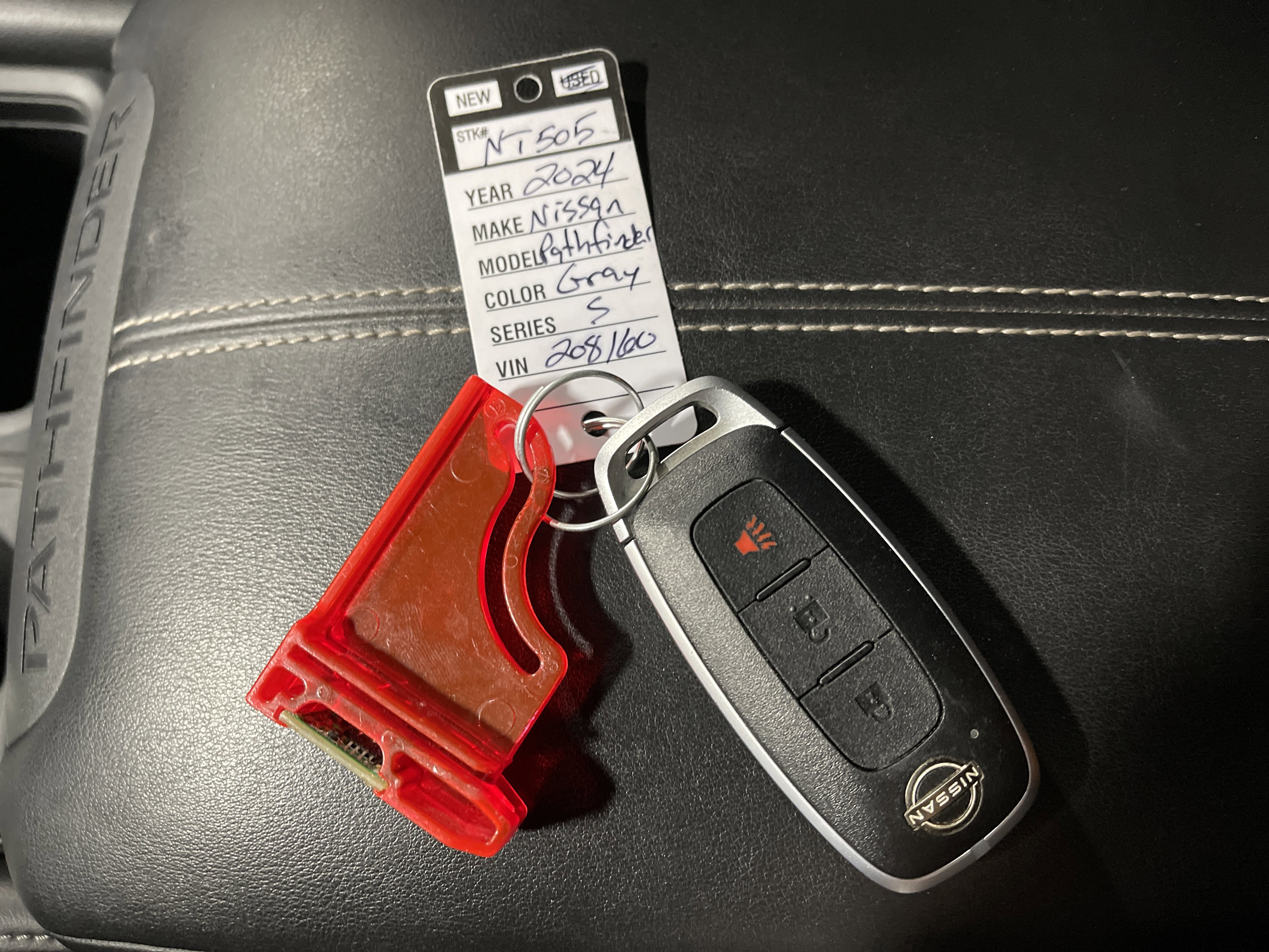 Used 2024 Nissan Pathfinder S image 27