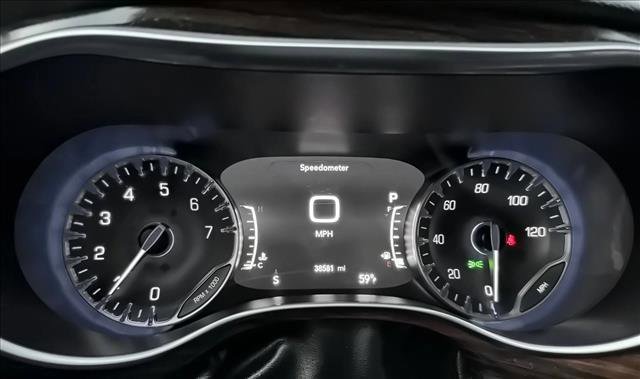 Used 2023 Chrysler Pacifica Limited w/ Uconnect Theater Family Group image 13