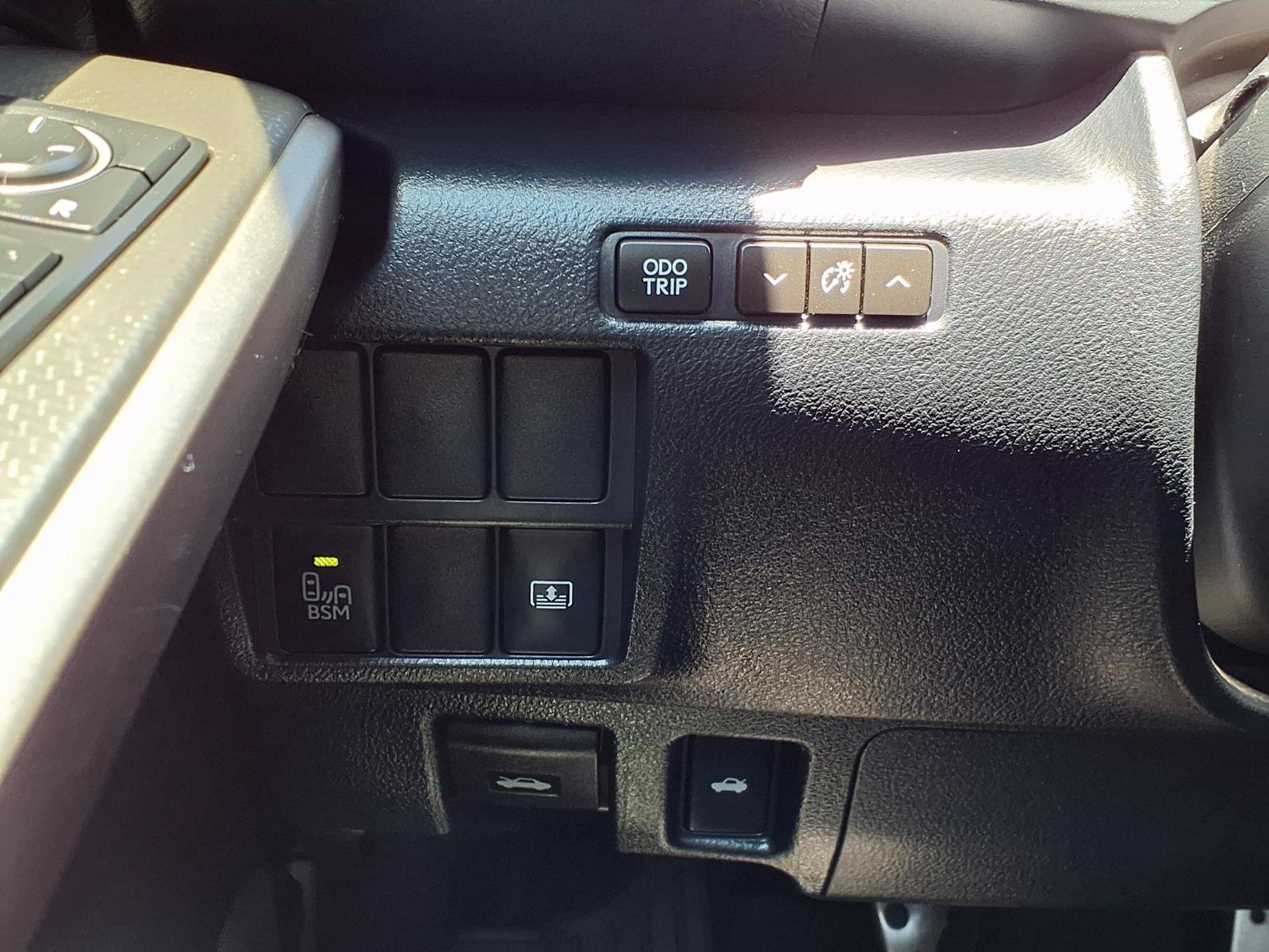 Used 2015 Lexus IS 350 w/ F-Sport Package RWD image 27