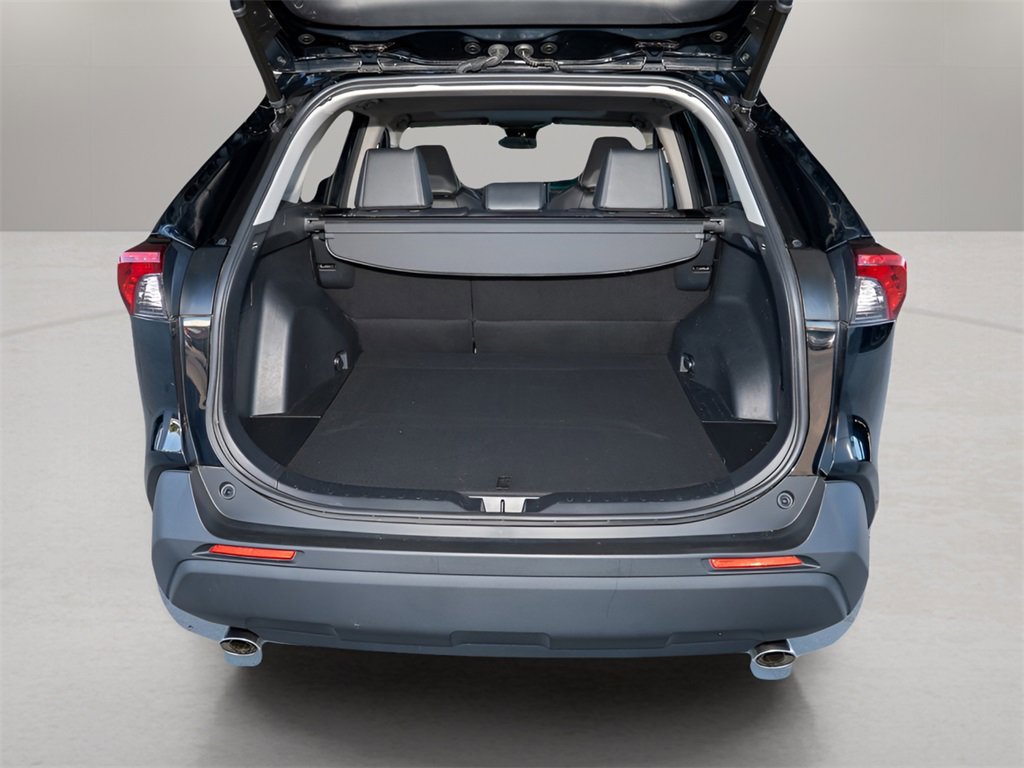 Used 2022 Toyota RAV4 XLE Premium image 6