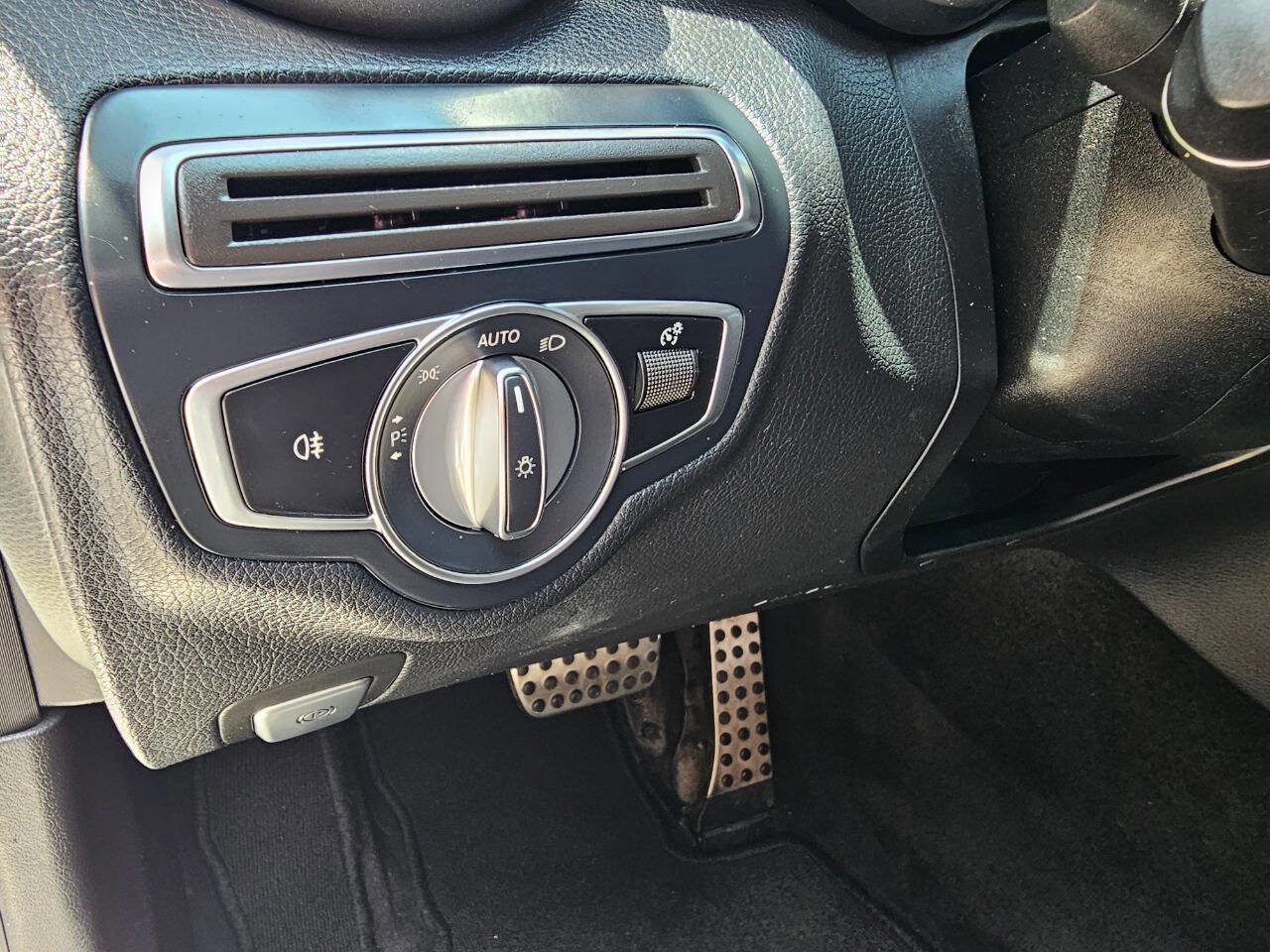 Used 2018 Mercedes-Benz C 300 4MATIC Coupe image 18