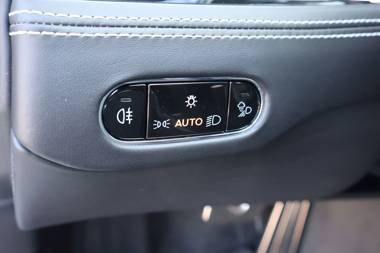 Certified 2020 Bentley Flying Spur W12 image 22