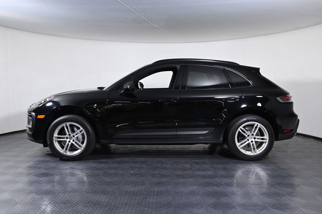 Certified 2024 Porsche Macan AWD/4WD image 2