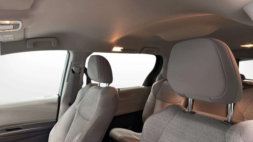 Used 2024 Toyota Sienna LE FWD image 37