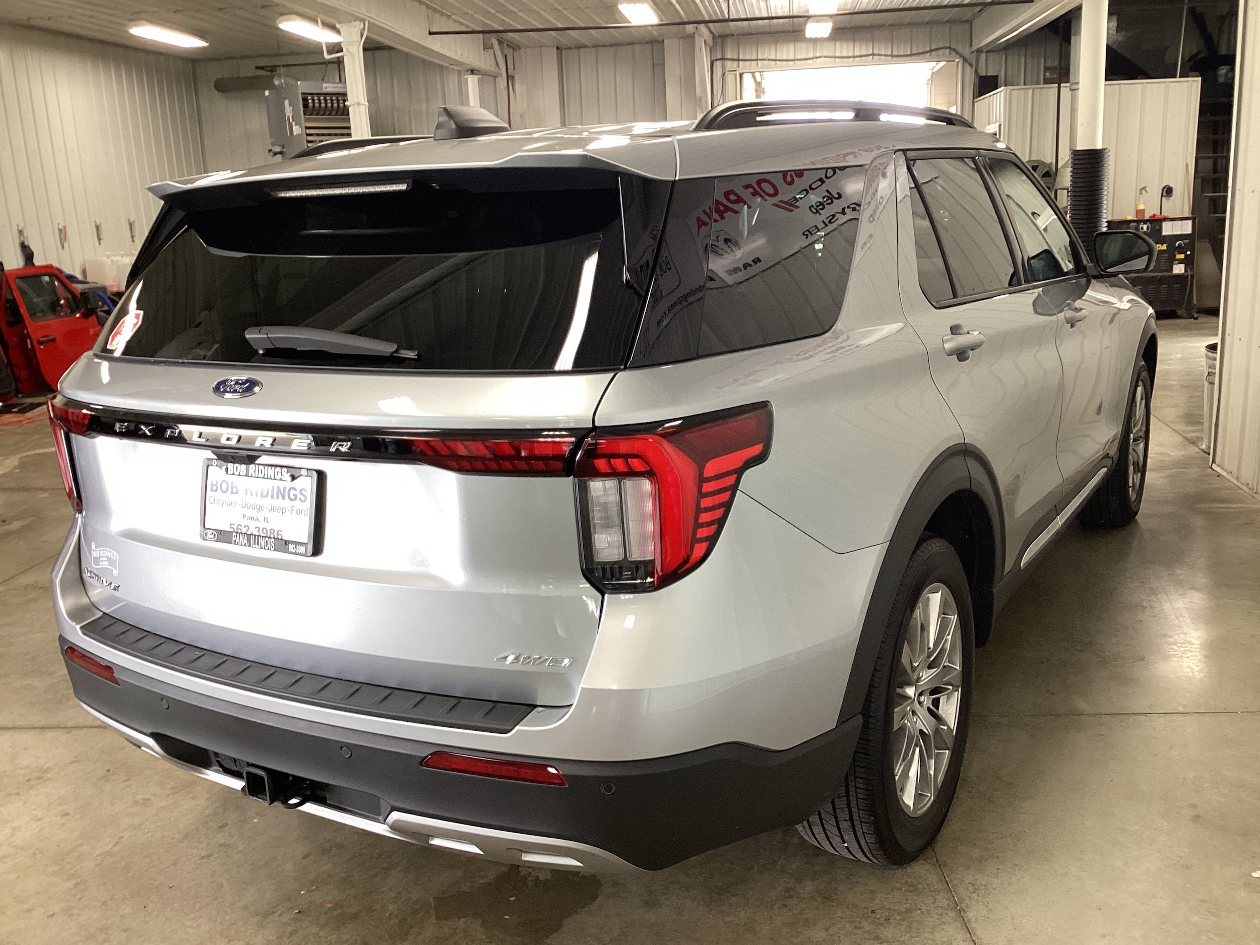 Used 2025 Ford Explorer Active w/ Active Comfort Package AWD/4WD image 7