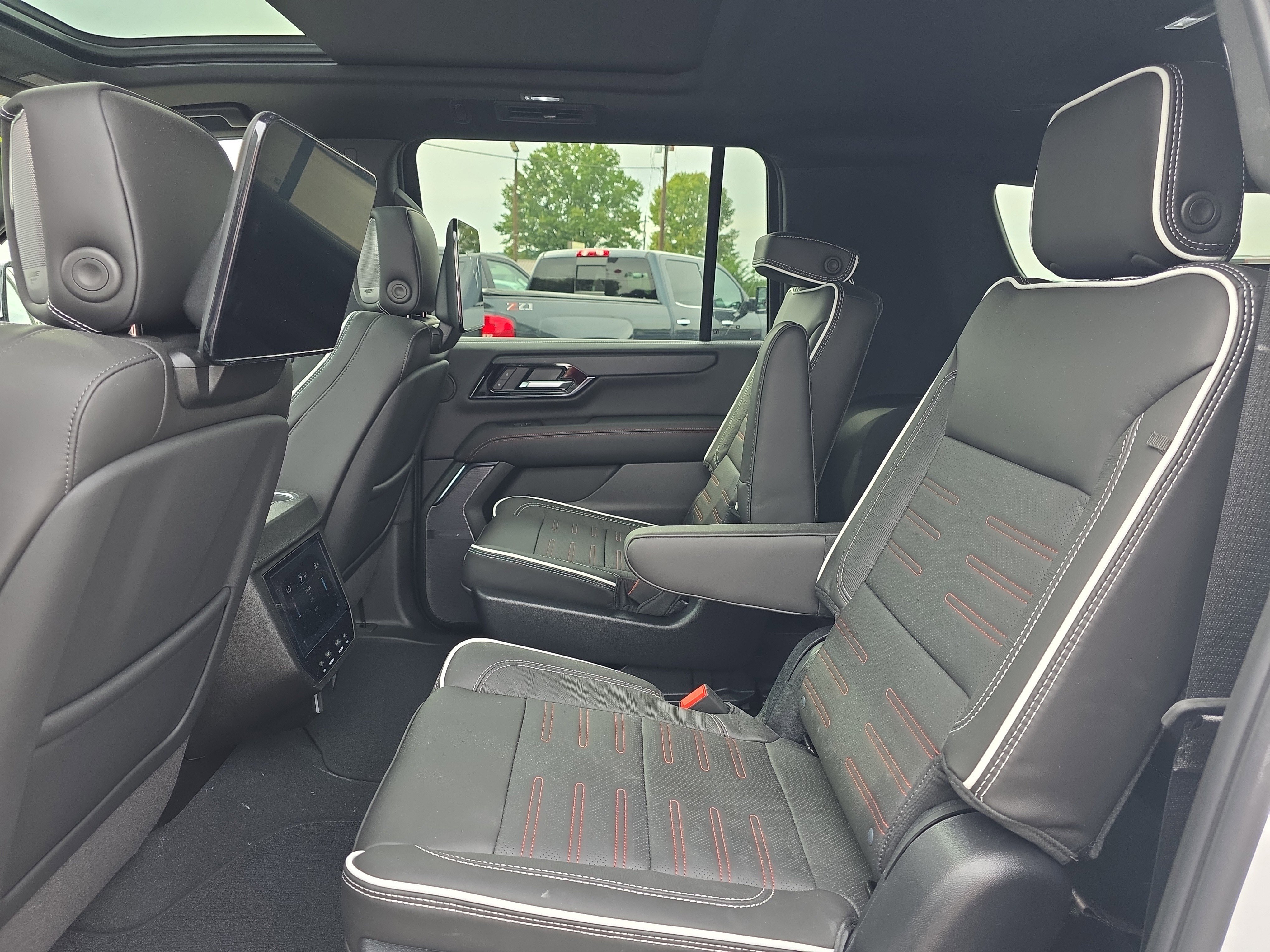 New 2025 GMC Yukon XL AT4 Ultimate image 12