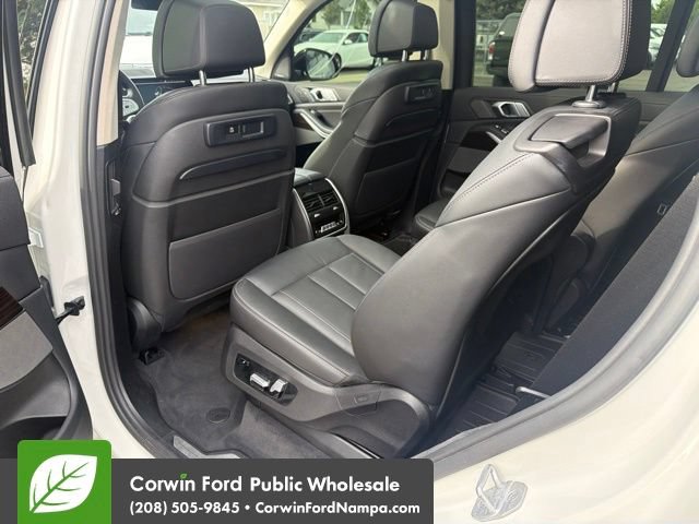 Used 2021 BMW X7 xDrive40i w/ Premium Package AWD/4WD image 28