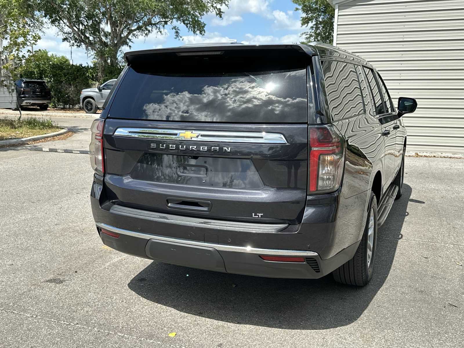 Certified 2024 Chevrolet Suburban LT RWD image 6