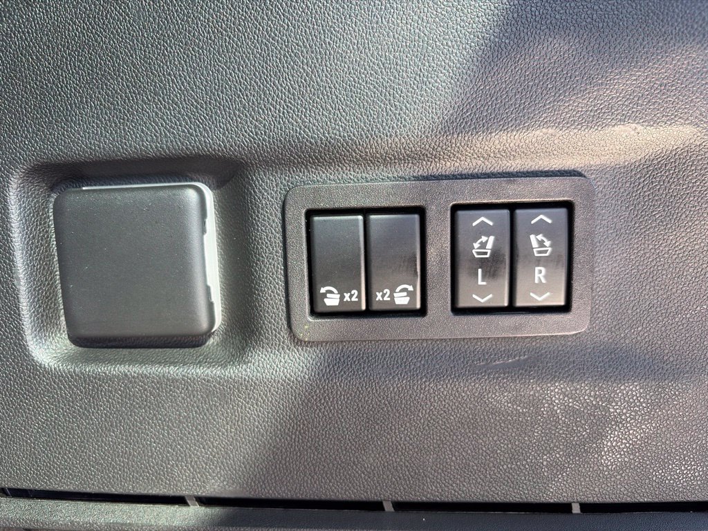 Used 2024 Chevrolet Suburban RST w/ Luxury Package AWD/4WD image 58