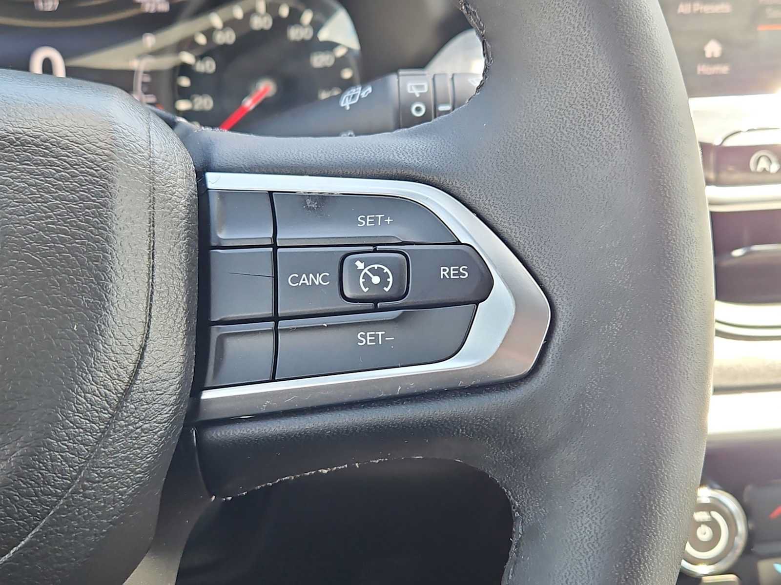 Used 2023 Jeep Compass Latitude w/ Convenience Group AWD/4WD image 26