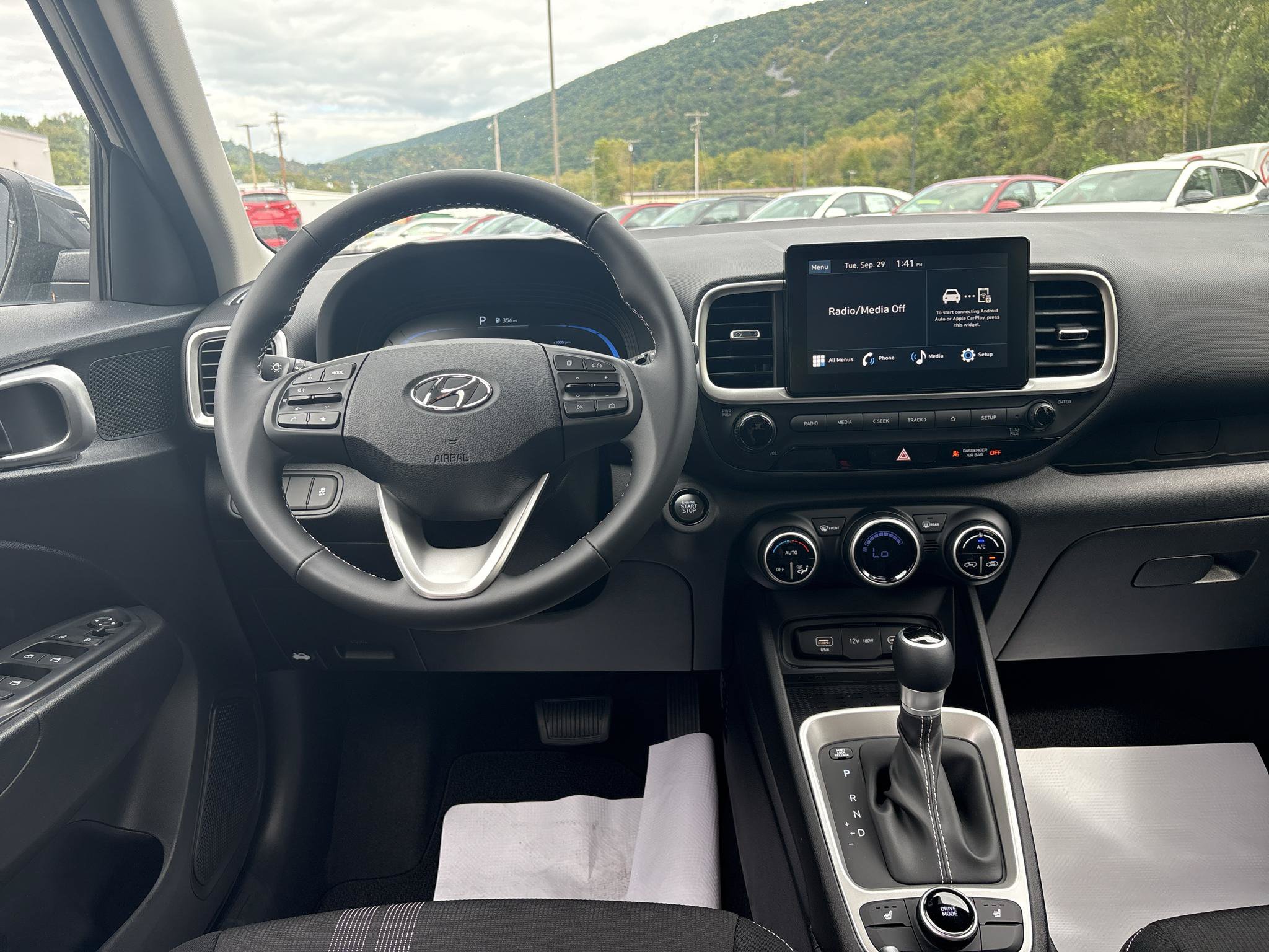 New 2026 Hyundai Venue SEL FWD image 10