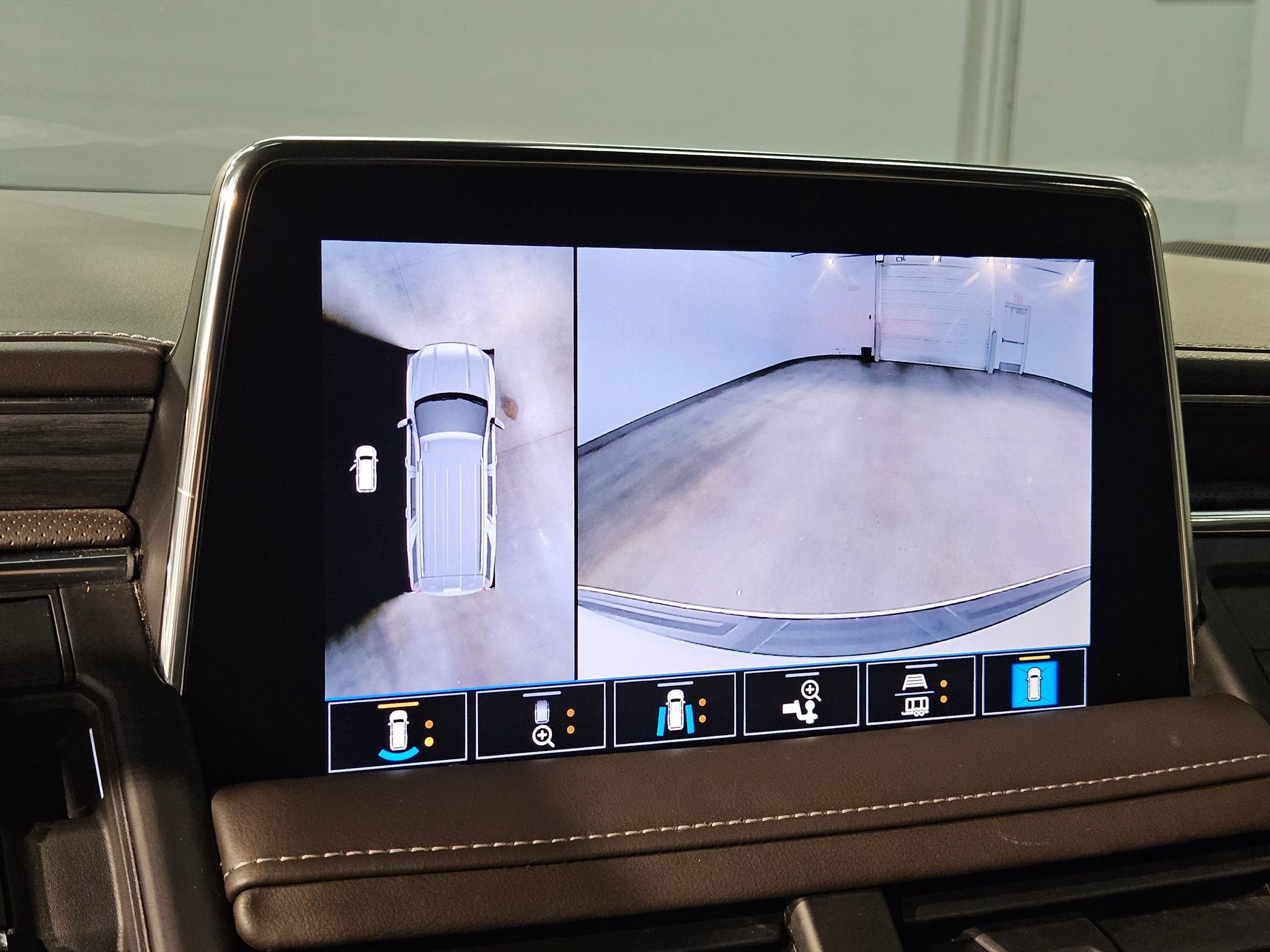 Used 2021 GMC Yukon SLT w/ SLT Luxury Package image 31