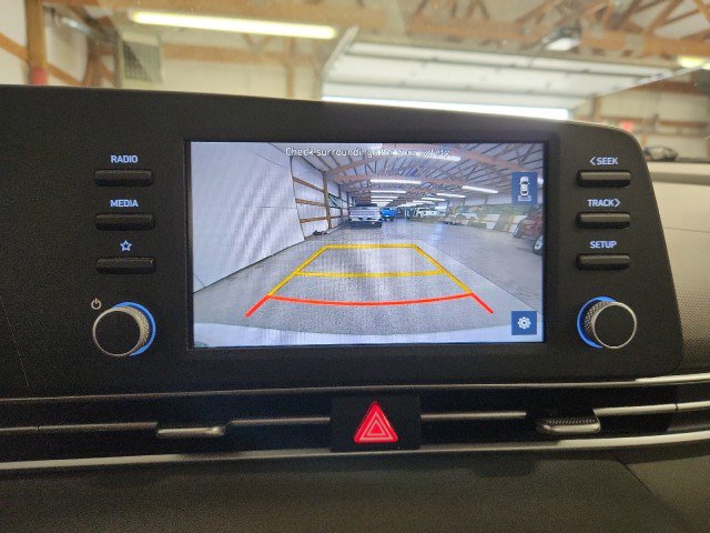 Used 2022 Hyundai Elantra SE image 22