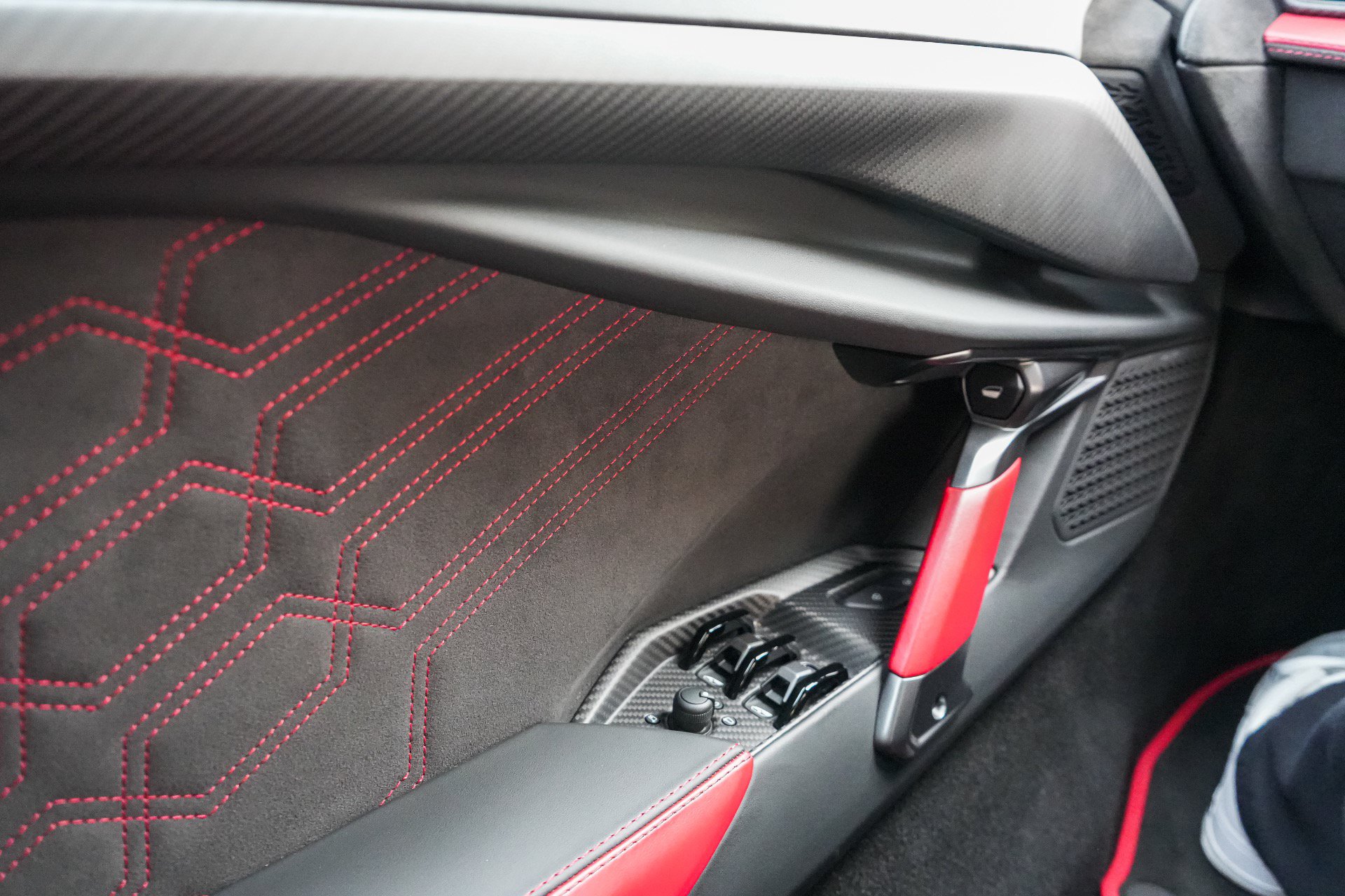 Used 2025 Lamborghini Revuelto AWD/4WD image 35