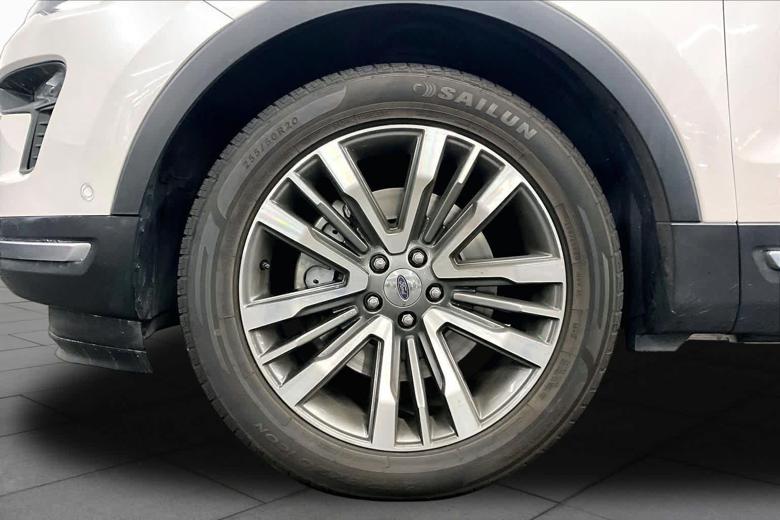 Used 2018 Ford Explorer Platinum AWD/4WD image 10