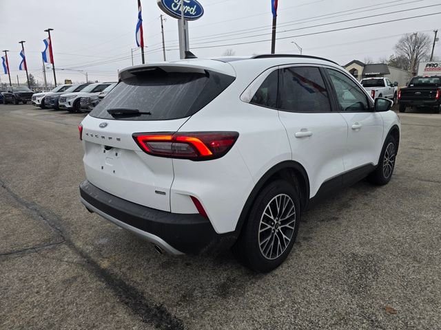 Used 2023 Ford Escape SE image 3