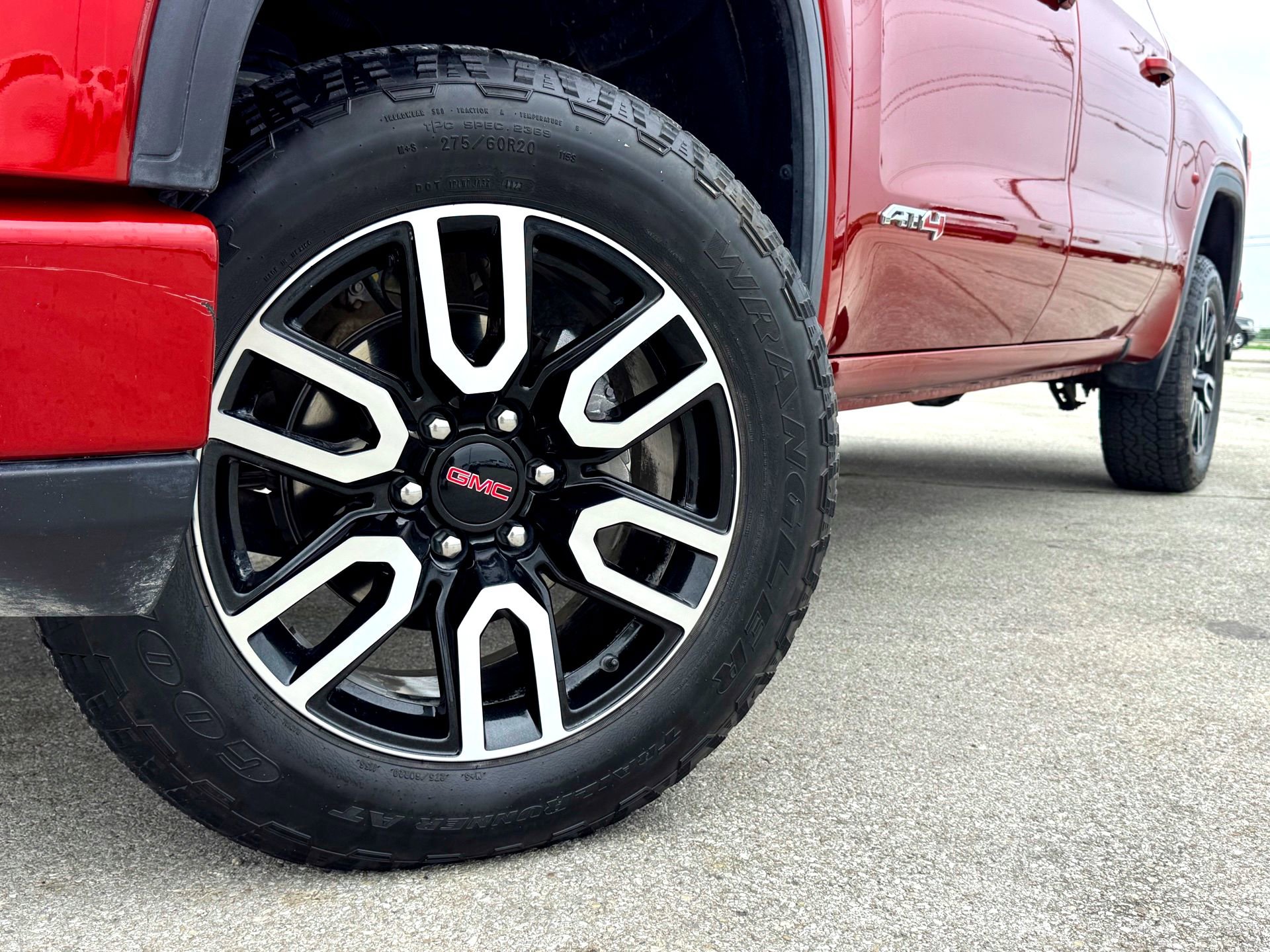 Used 2024 GMC Sierra 1500 AT4 w/ Technology Package AWD/4WD image 2