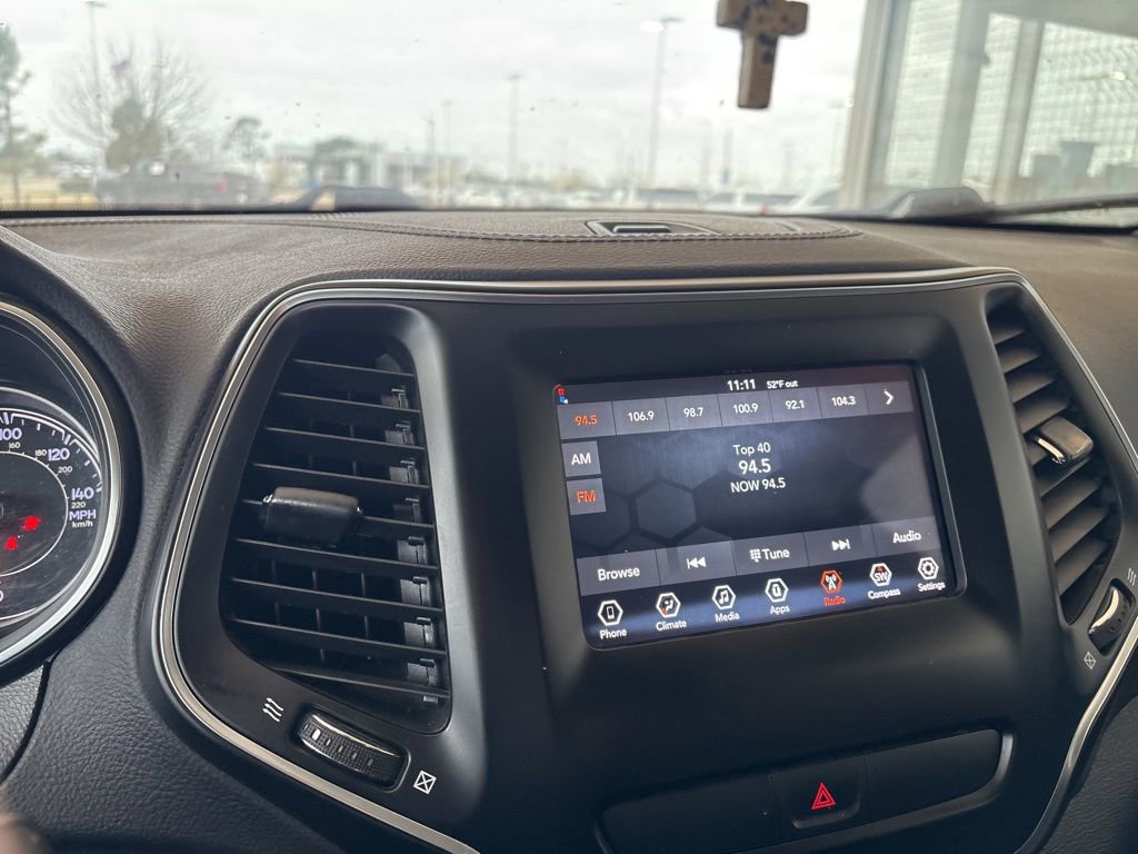 Used 2019 Jeep Cherokee Latitude w/ Popular Appearance Group image 7