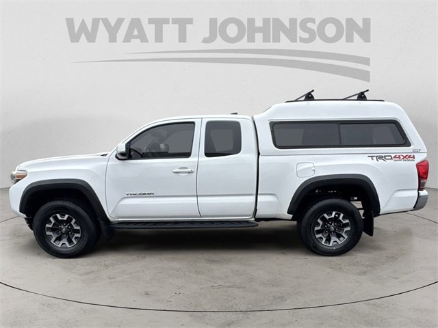 Used 2016 Toyota Tacoma TRD Off-Road image 2