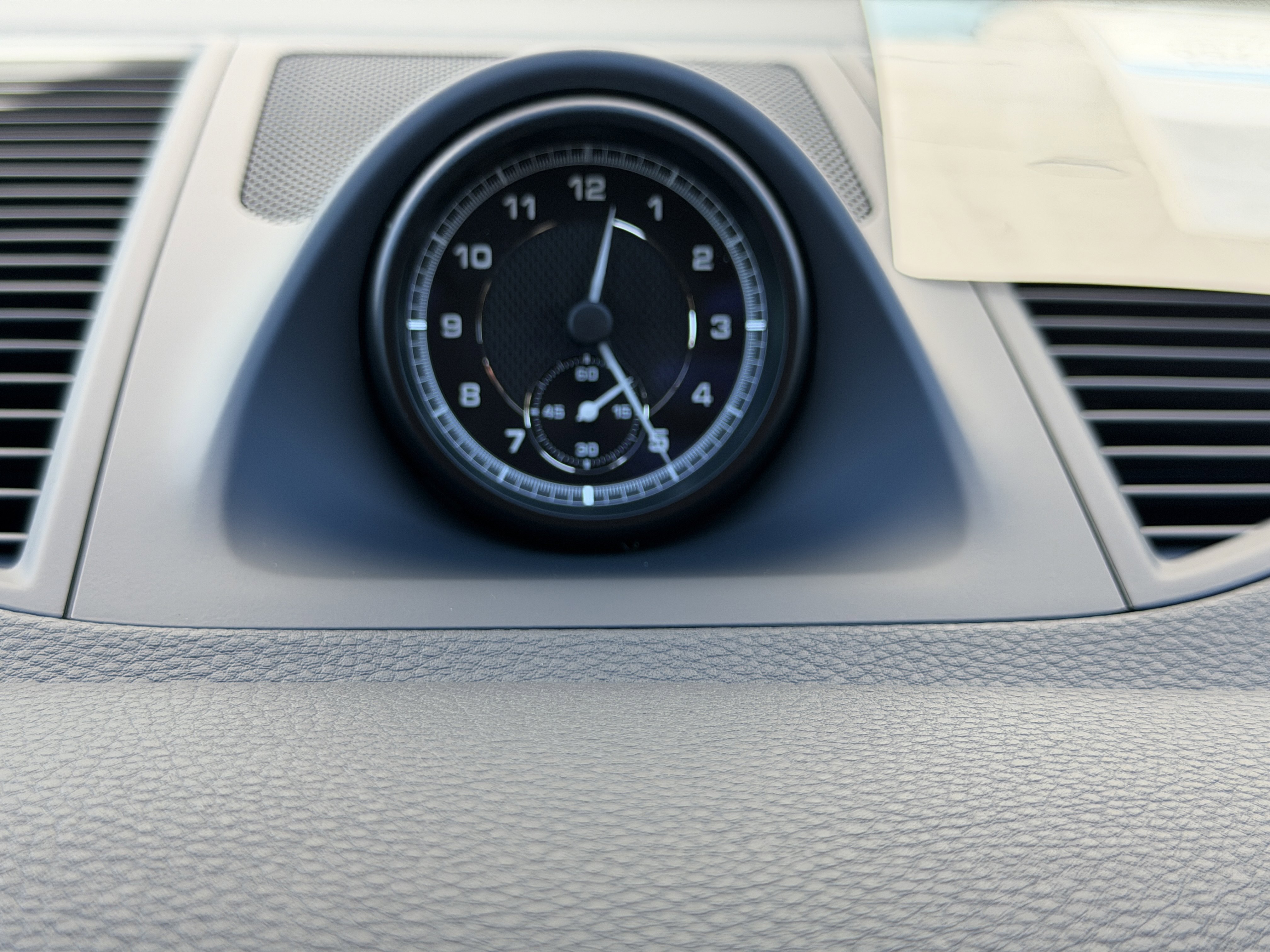 New 2025 Porsche Macan image 23