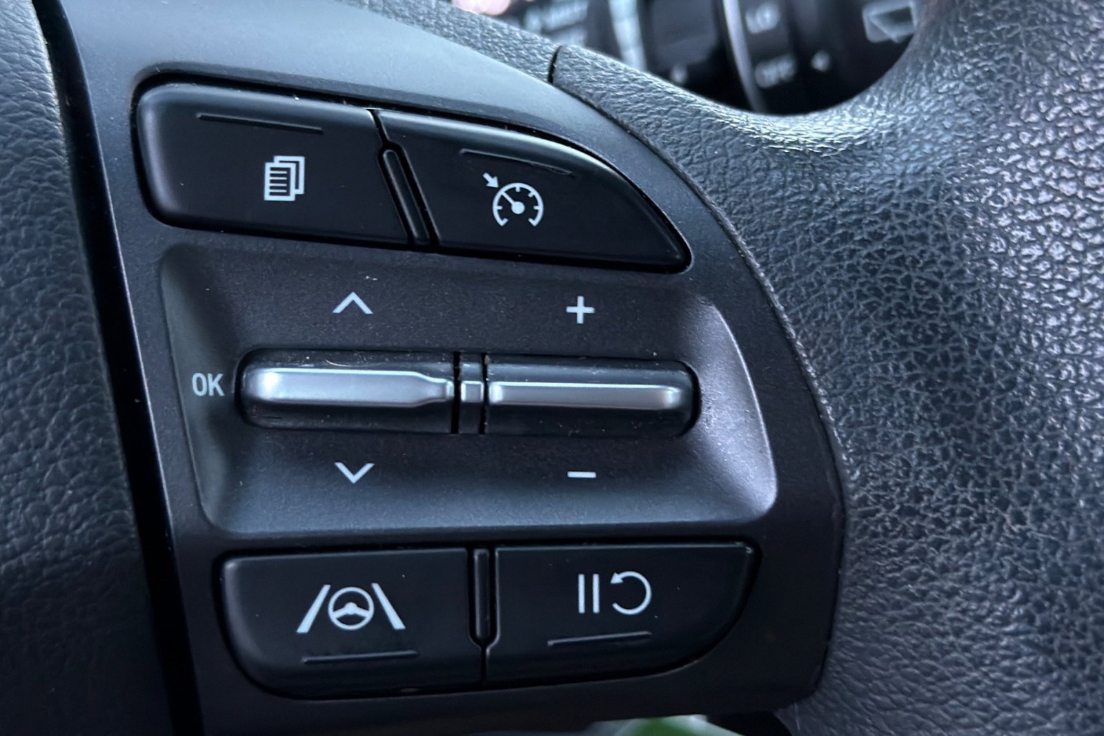 Used 2022 Hyundai Kona SE image 32