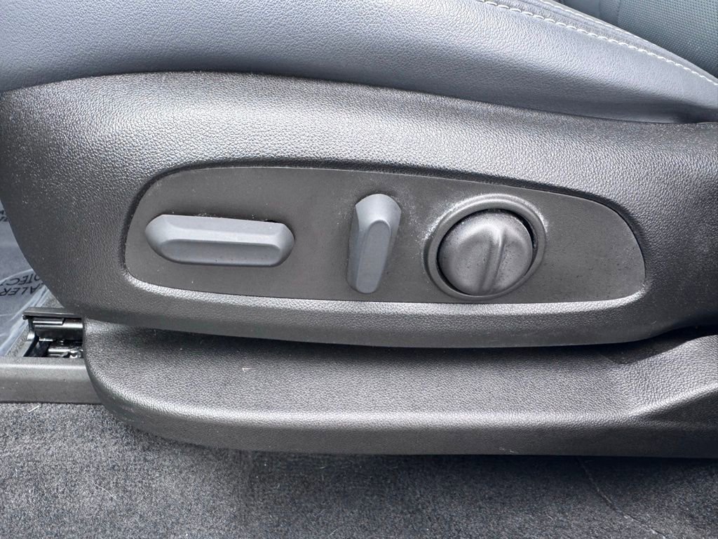 Used 2023 Buick Enclave Essence w/ Sport Touring Edition image 19