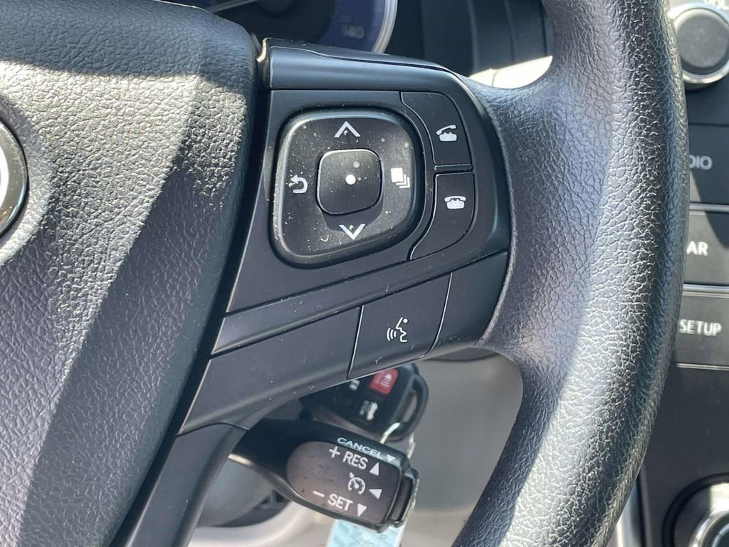 Used 2016 Toyota Camry LE image 21