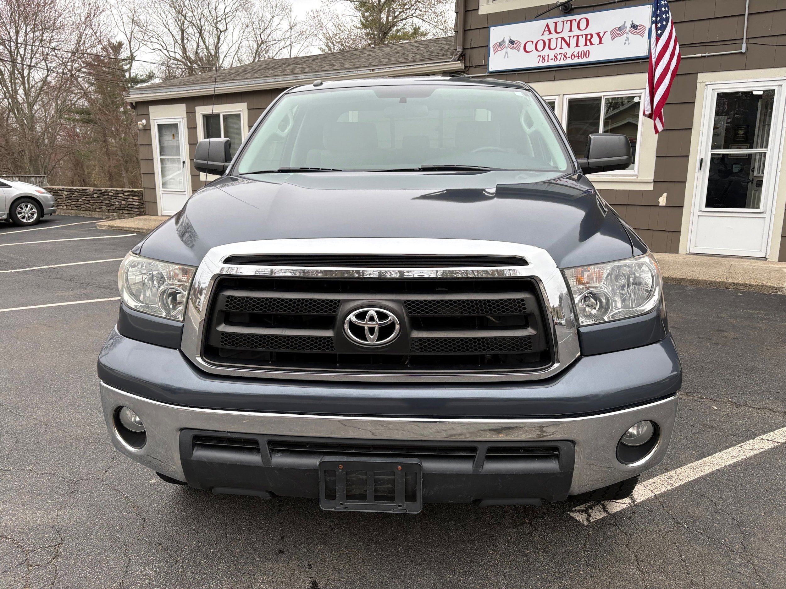 Used 2010 Toyota Tundra 4x4 Double Cab image 2