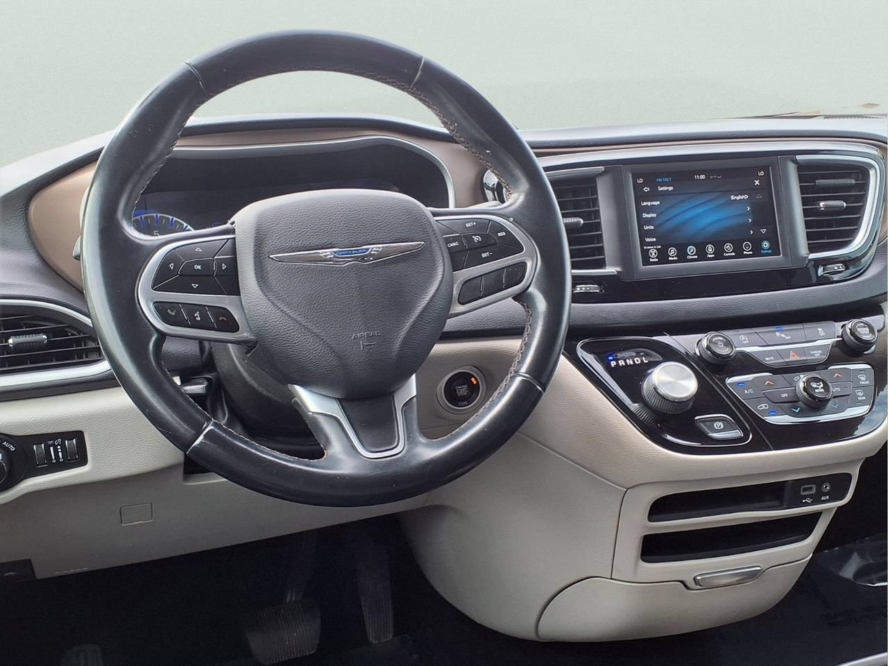 Used 2018 Chrysler Pacifica Touring-L FWD image 12