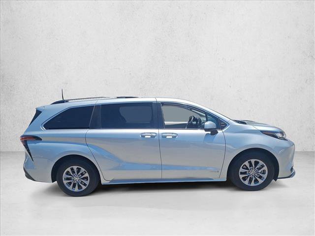 Certified 2021 Toyota Sienna LE w/ LE Plus Package AWD/4WD image 4
