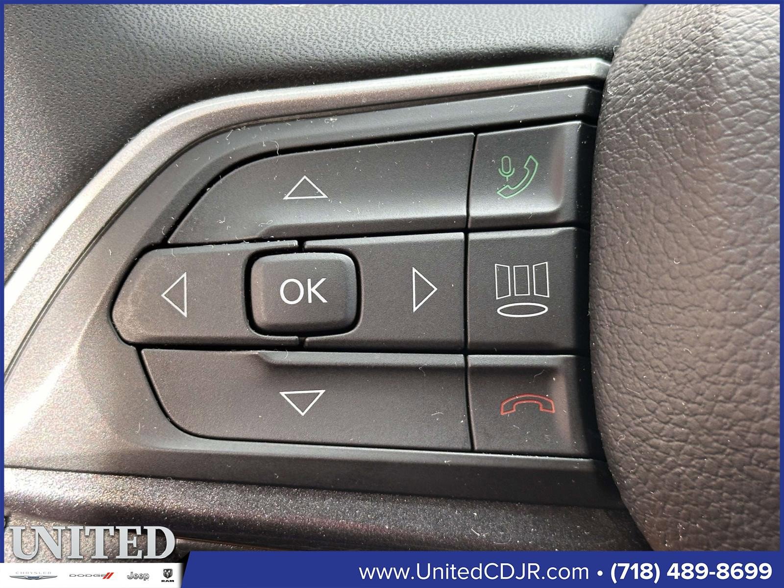 Used 2023 Jeep Grand Cherokee L Laredo image 24