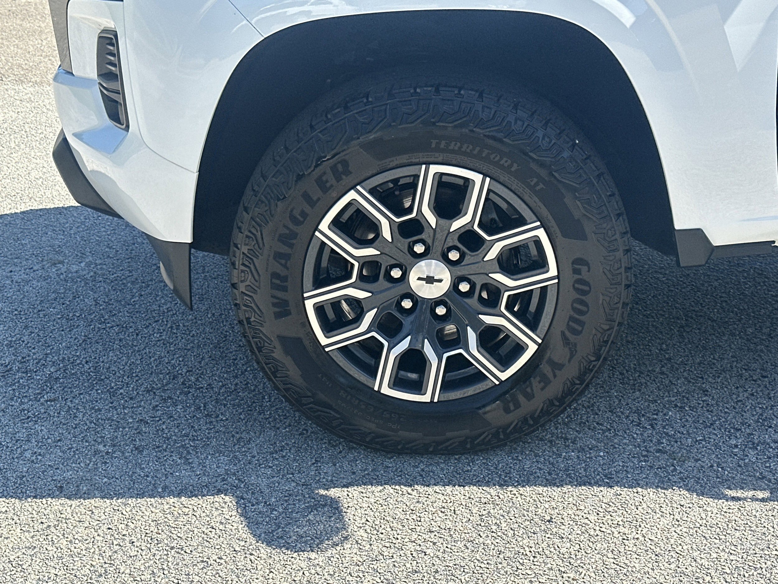 Used 2024 Chevrolet Colorado LT w/ LT Convenience Package II AWD/4WD image 11