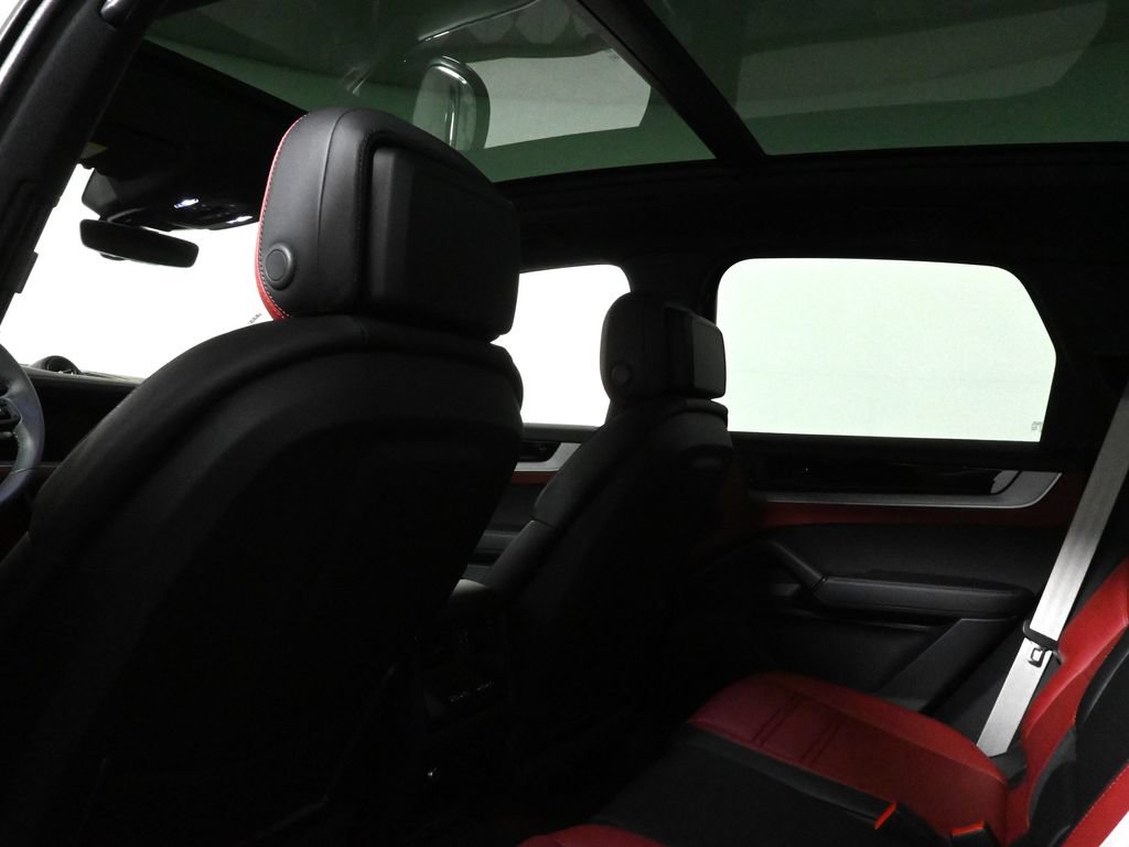 Used 2026 Porsche Cayenne S AWD/4WD image 36