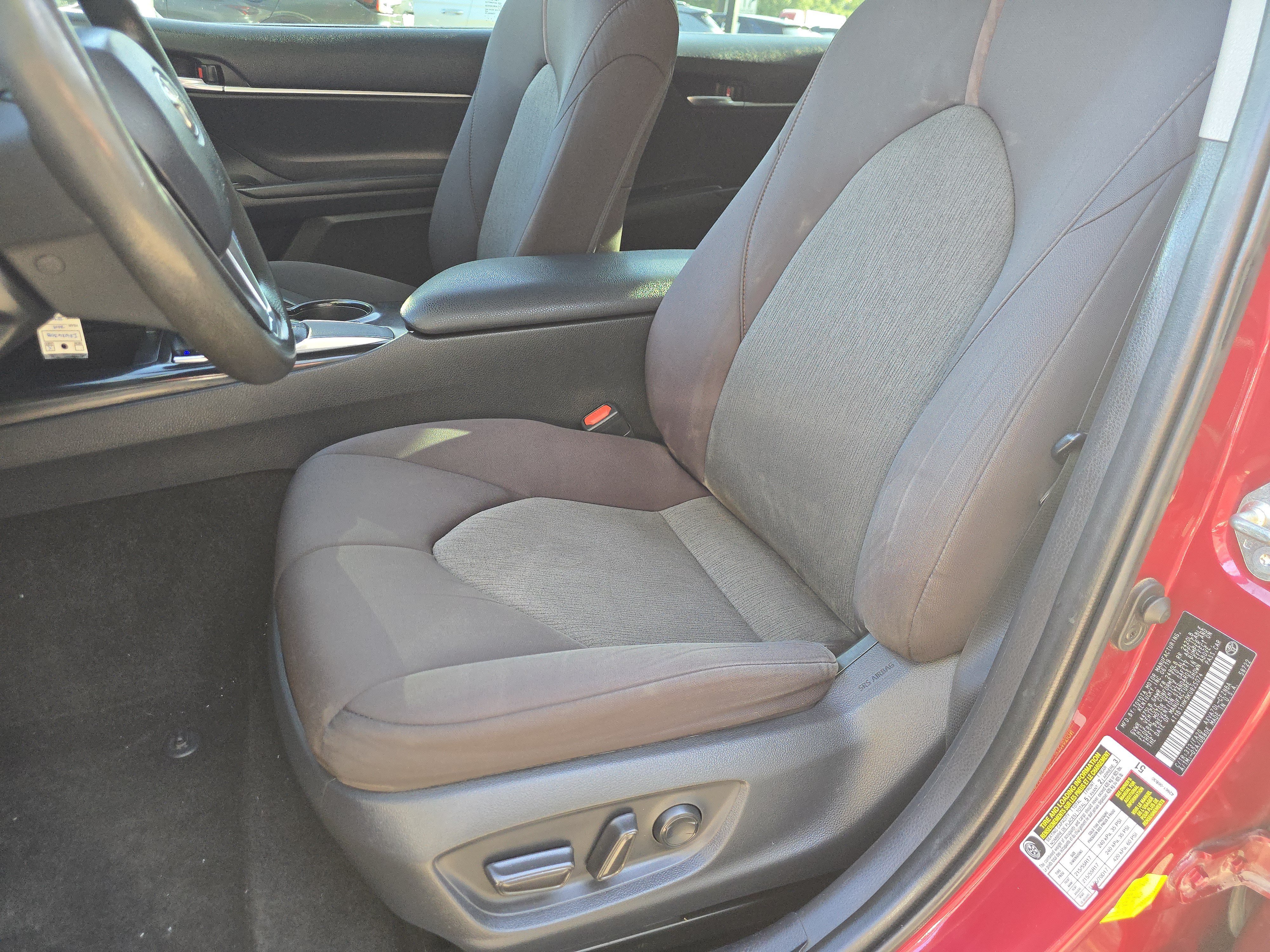 Used 2019 Toyota Camry LE FWD image 19