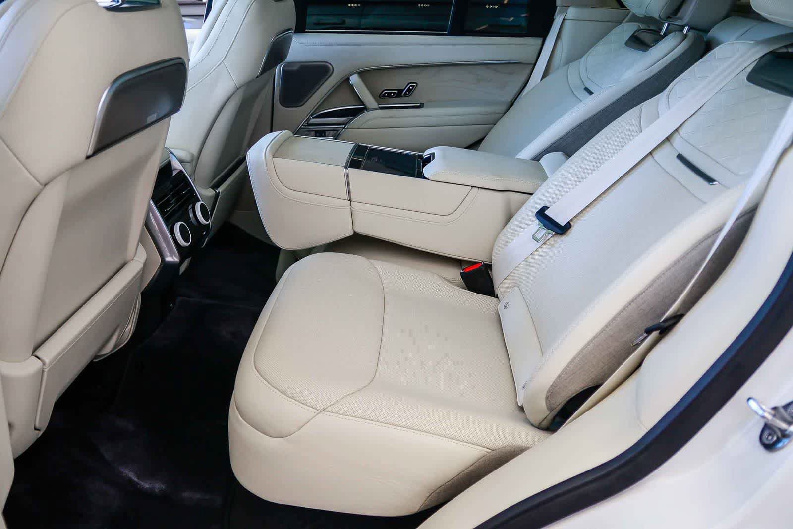 New 2026 Land Rover Range Rover SV AWD/4WD image 18