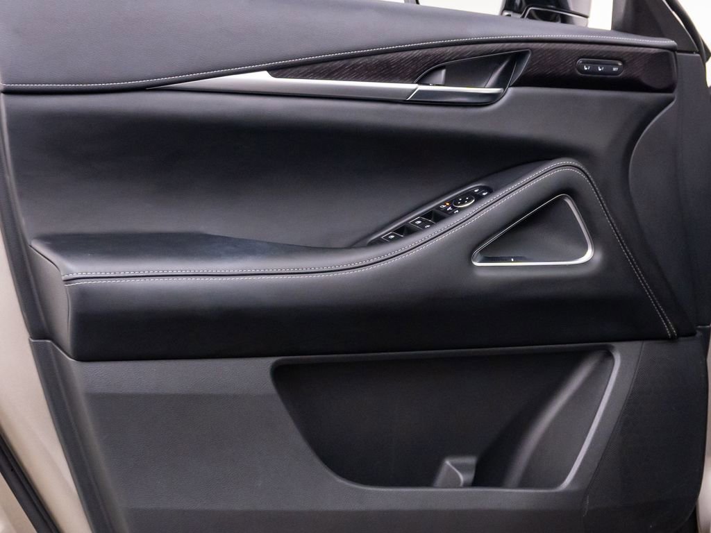 Used 2023 INFINITI QX60 Sensory w/ Vision Package image 12
