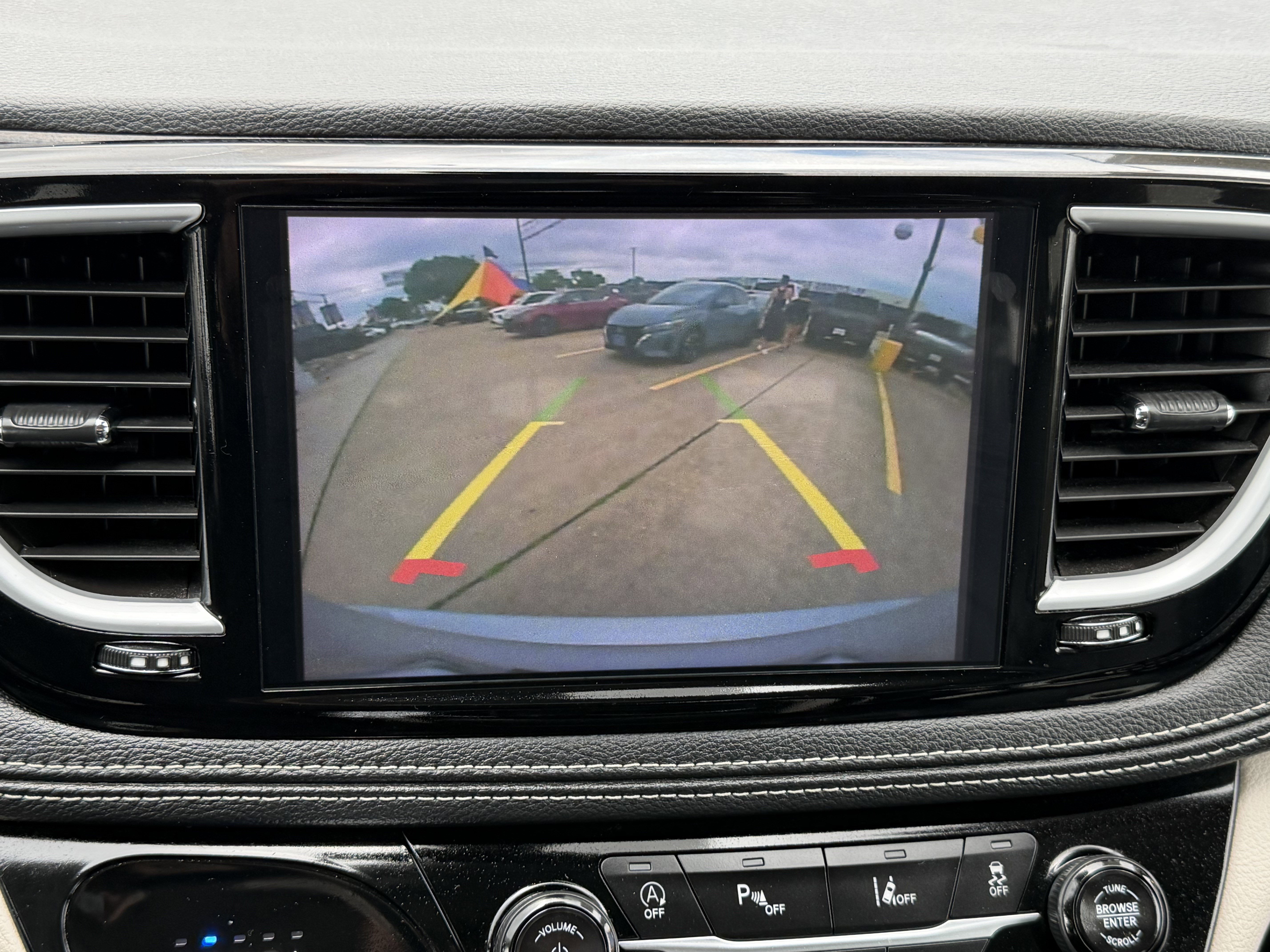 Used 2024 Chrysler Pacifica Limited FWD image 25