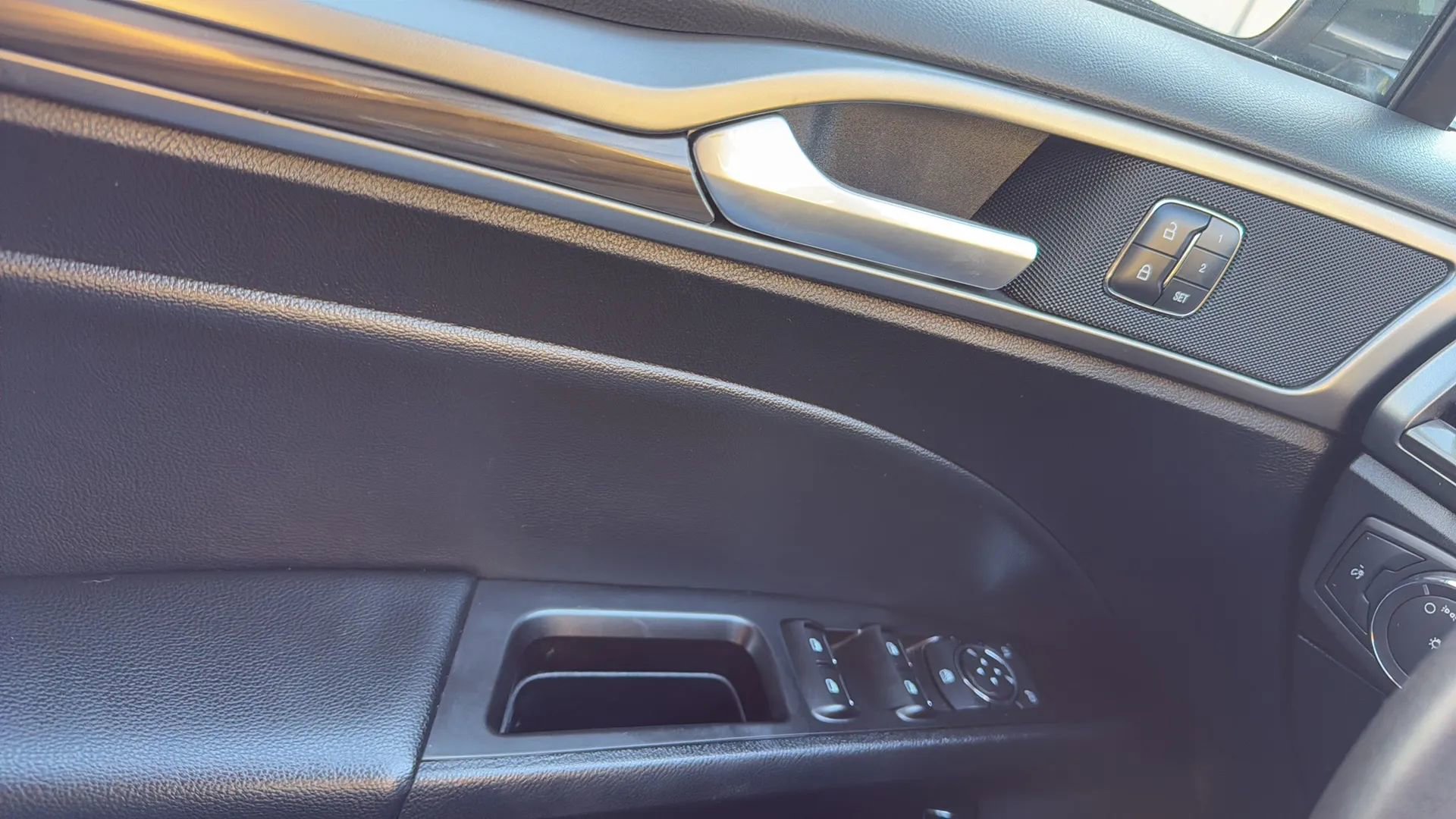 Used 2018 Ford Fusion Energi SE image 22