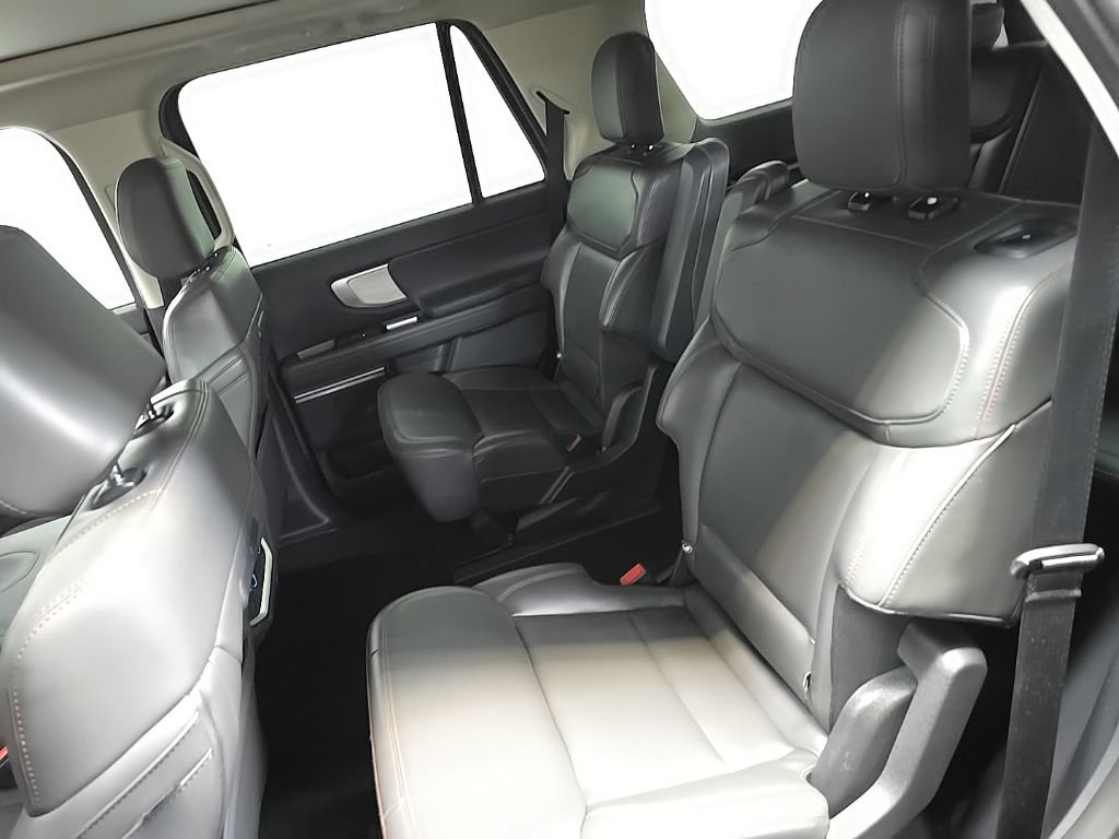 Certified 2025 Ford Expedition Active AWD/4WD image 36